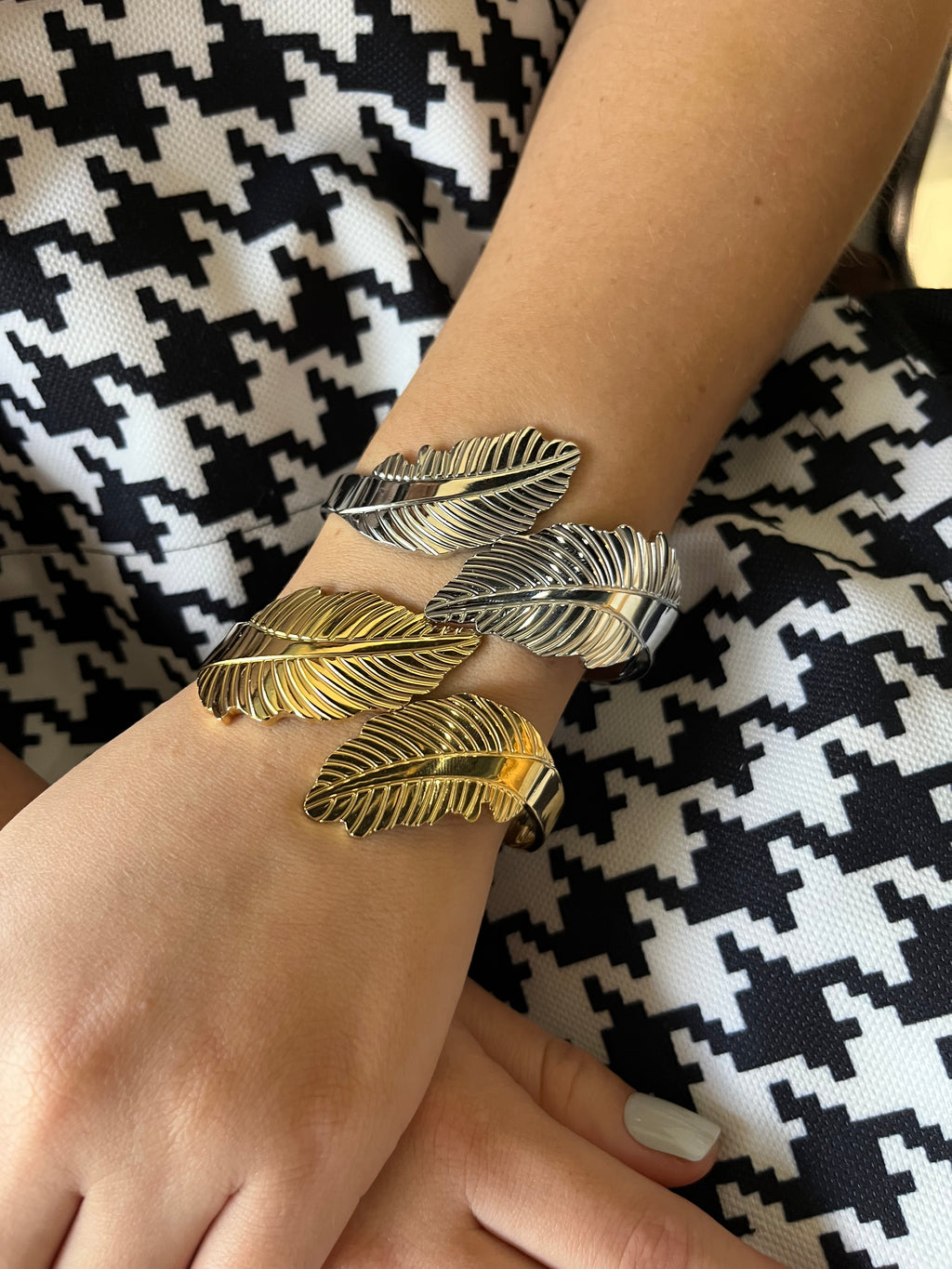 Stainless Steel Leaf Bracelet - SCBR7N10 - BUJIX