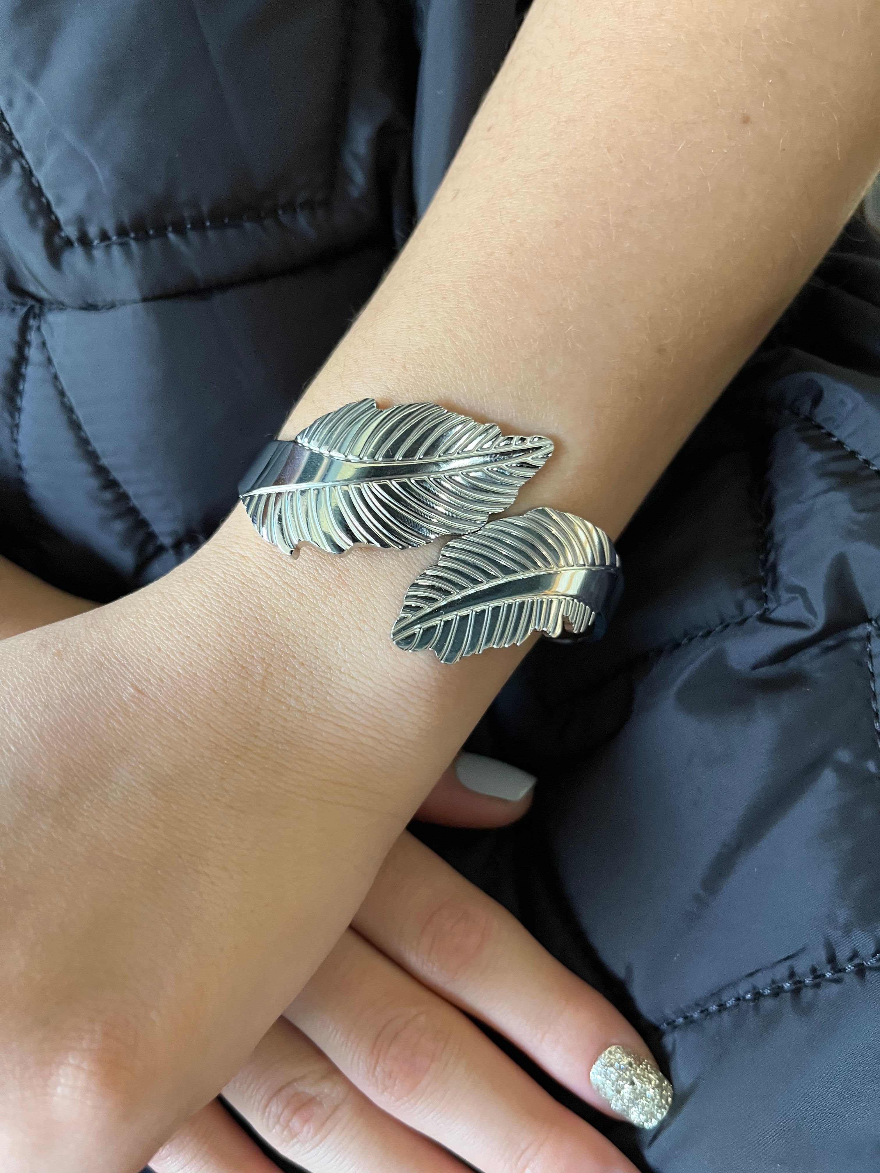 Stainless Steel Leaf Bracelet - SCBR7N10 - BUJIX