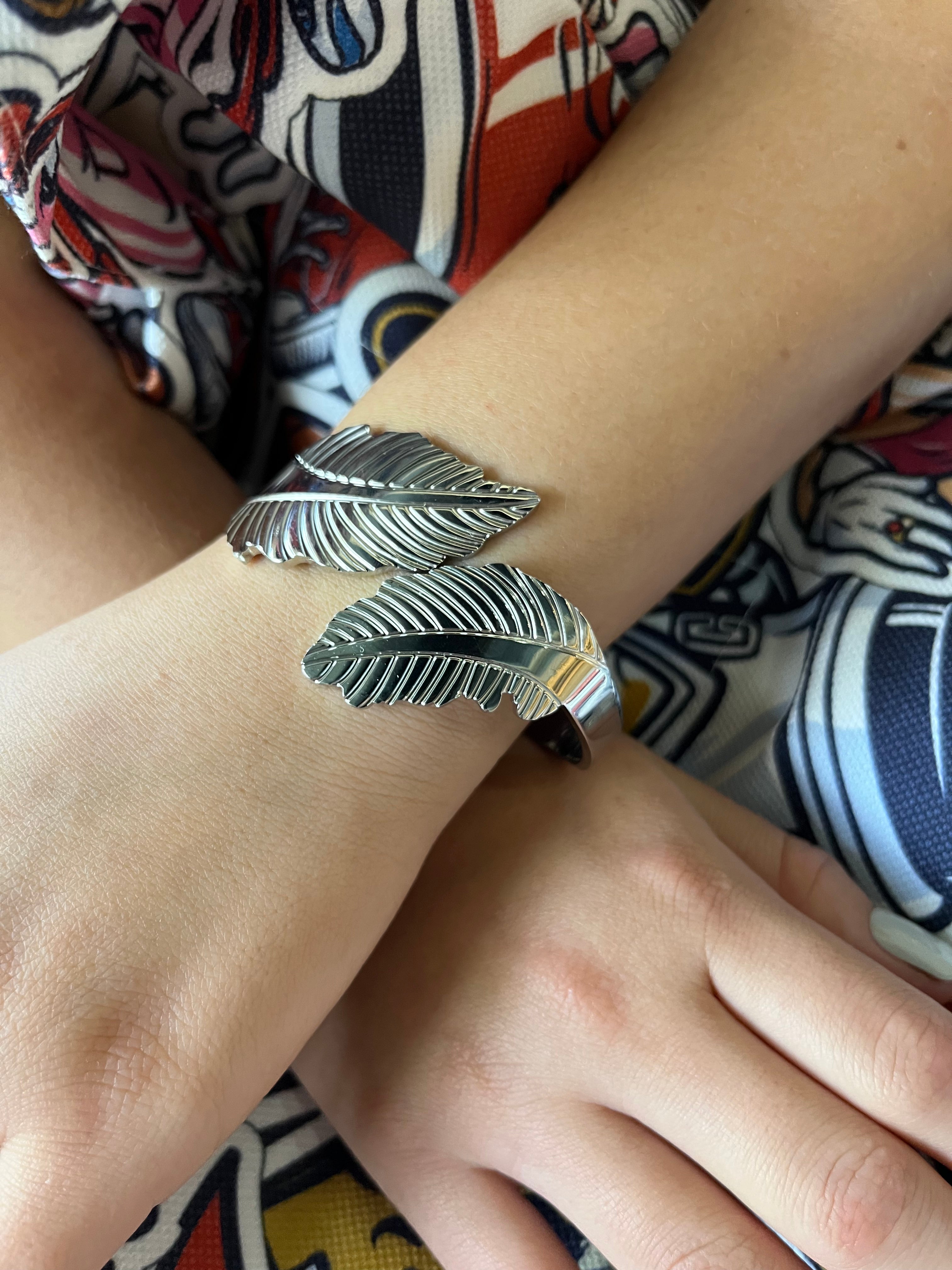 Stainless Steel Leaf Bracelet - SCBR7N10 - BUJIX