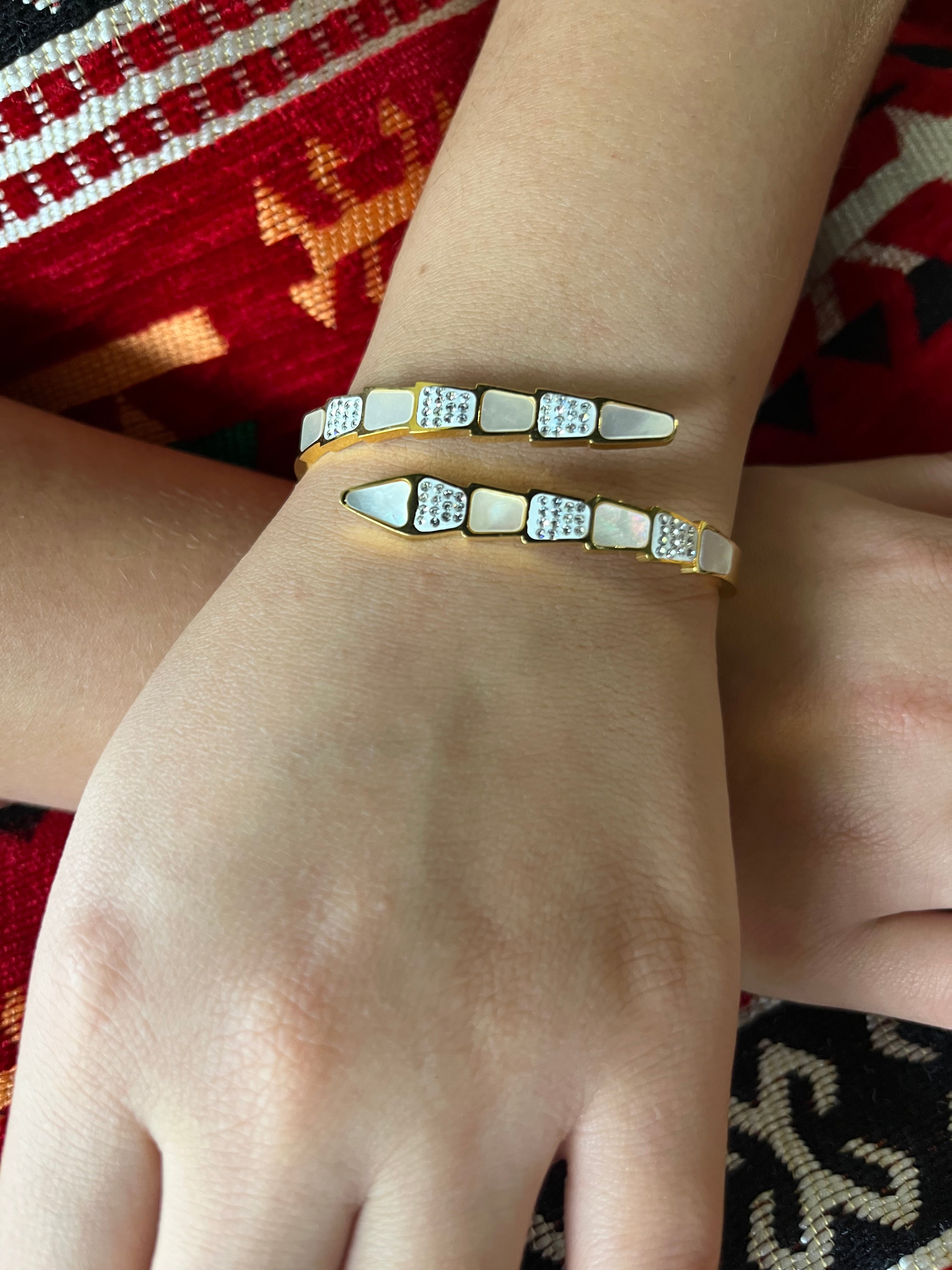 Stainless Steel Pearl Ornated Bracelet - SCBR8N05 - BUJIX