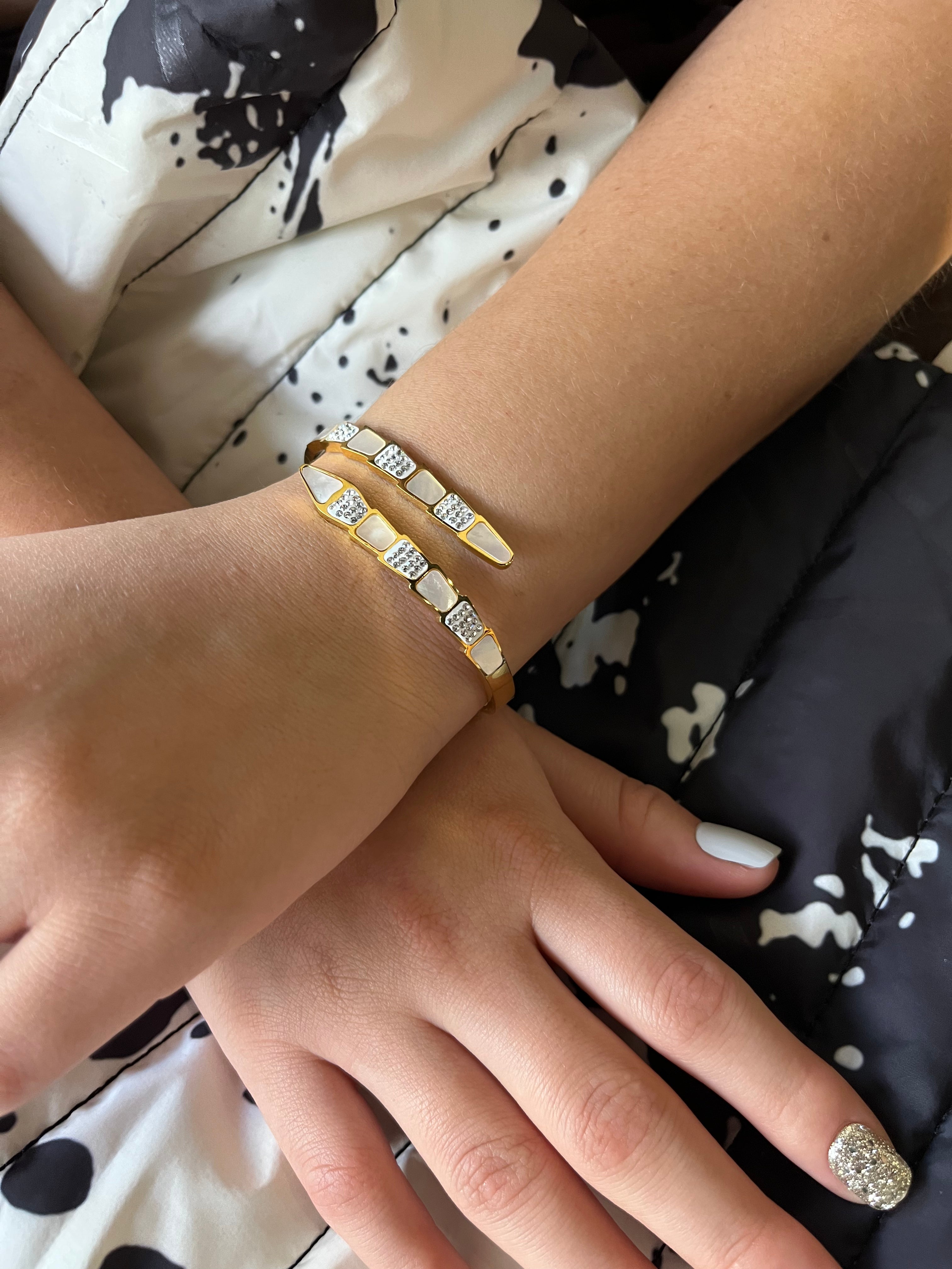 Stainless Steel Pearl Ornated Bracelet - SCBR8N05 - BUJIX