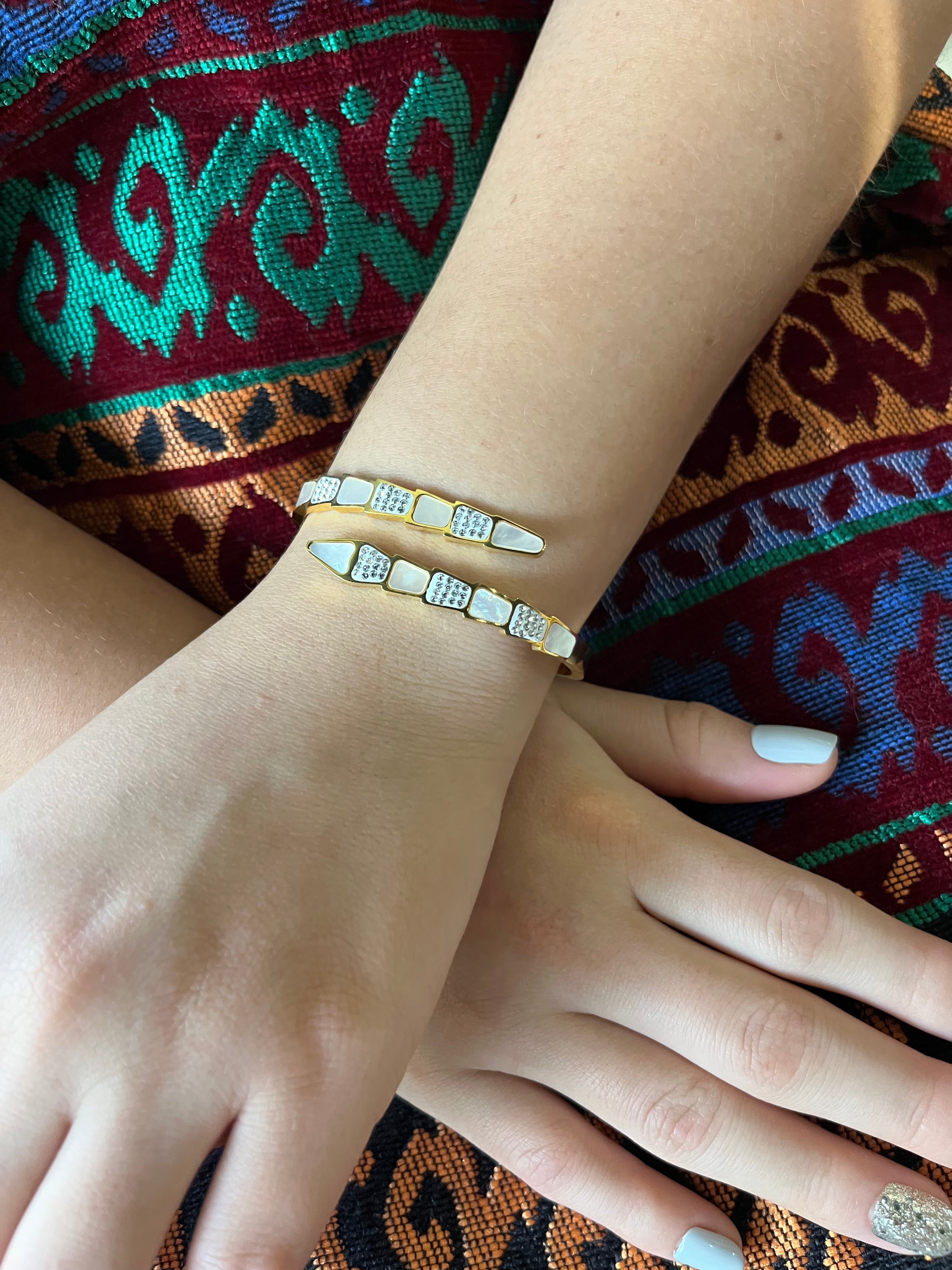 Stainless Steel Pearl Ornated Bracelet - SCBR8N05 - BUJIX