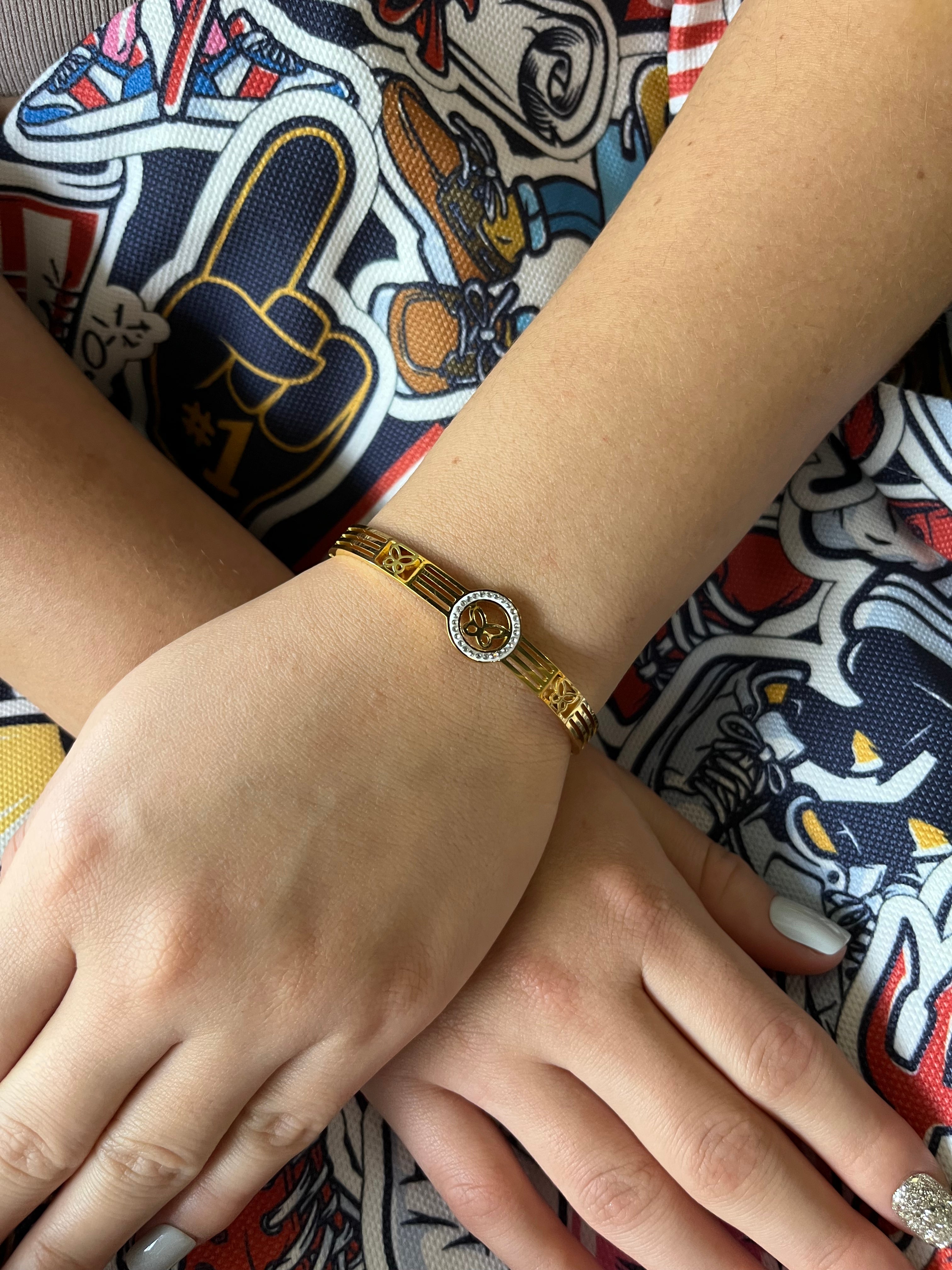 Stainless Steel Butterfly Bracelet - SCBR8N06 - BUJIX