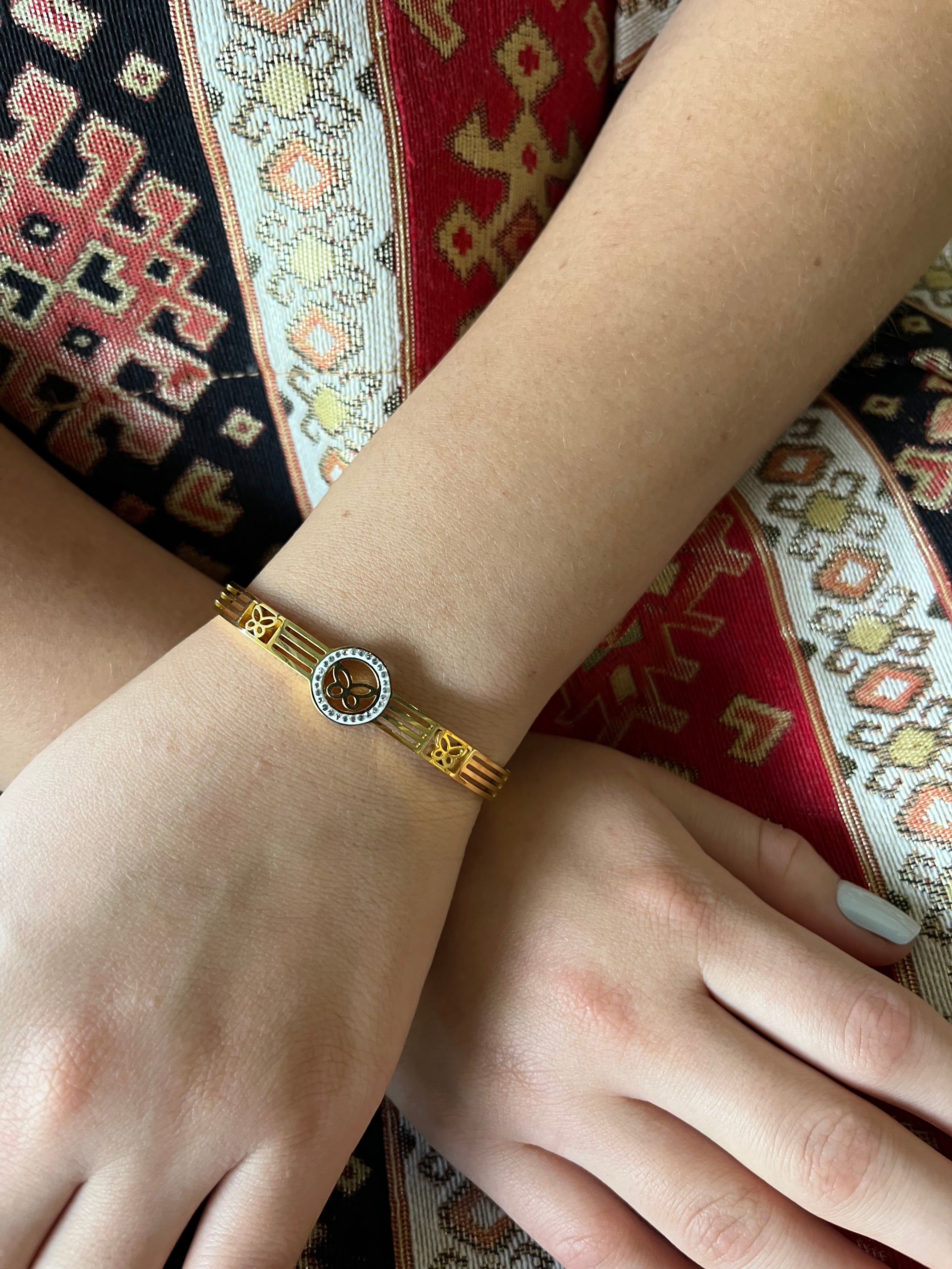 Stainless Steel Butterfly Bracelet - SCBR8N06 - BUJIX