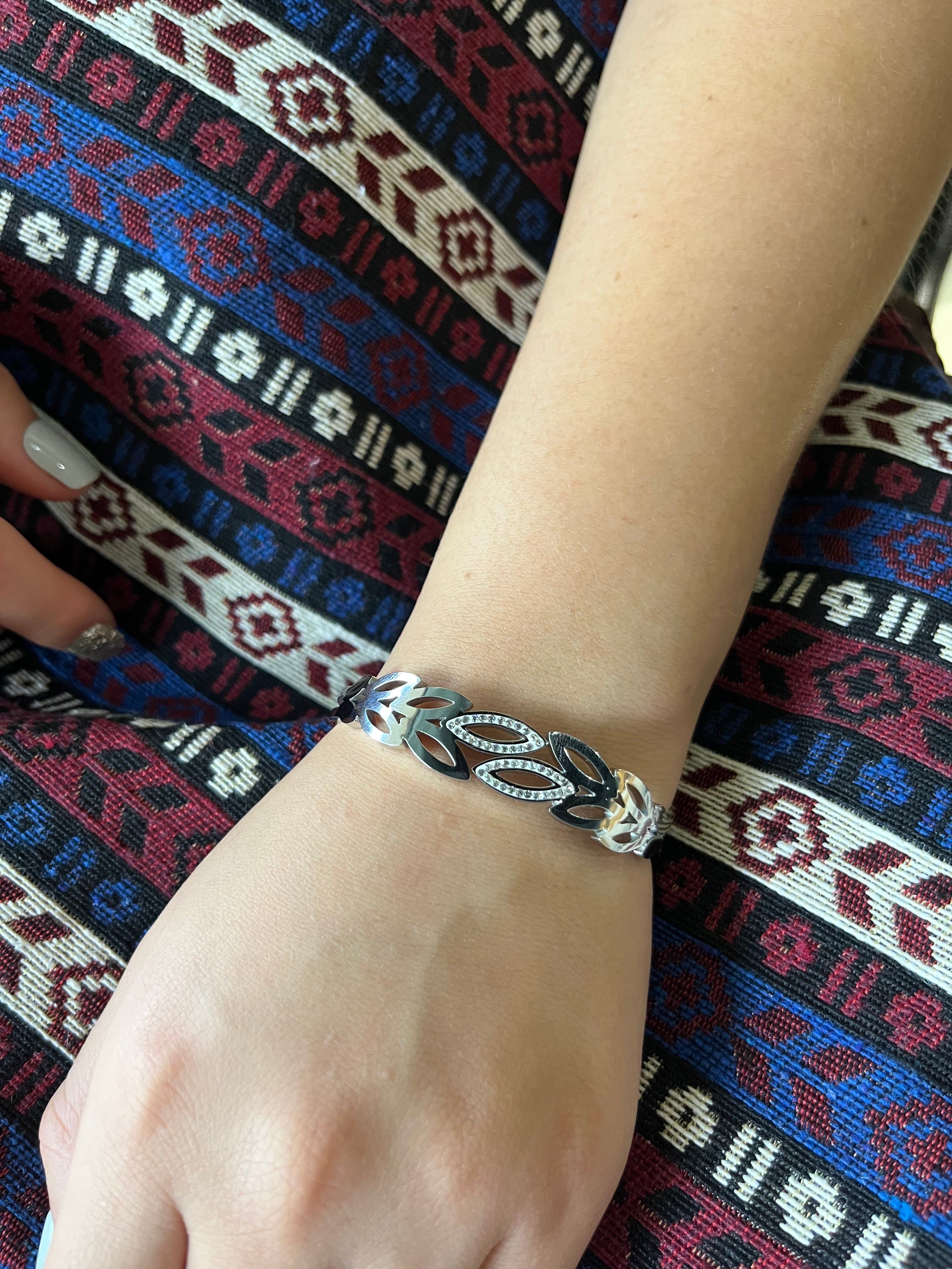 Stainless Steel Leaf Bracelet - SCBR8N07 - BUJIX