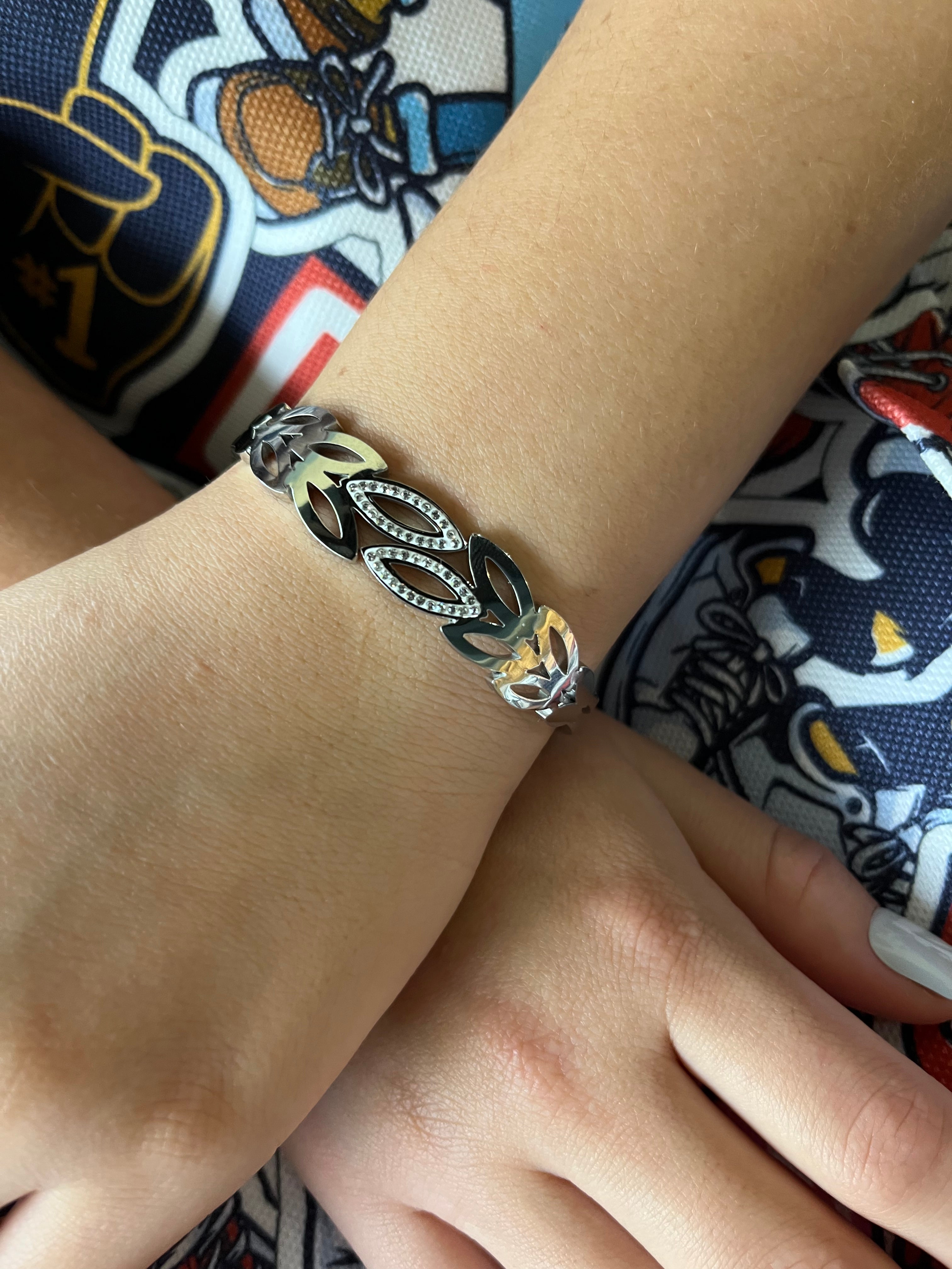 Stainless Steel Leaf Bracelet - SCBR8N07 - BUJIX