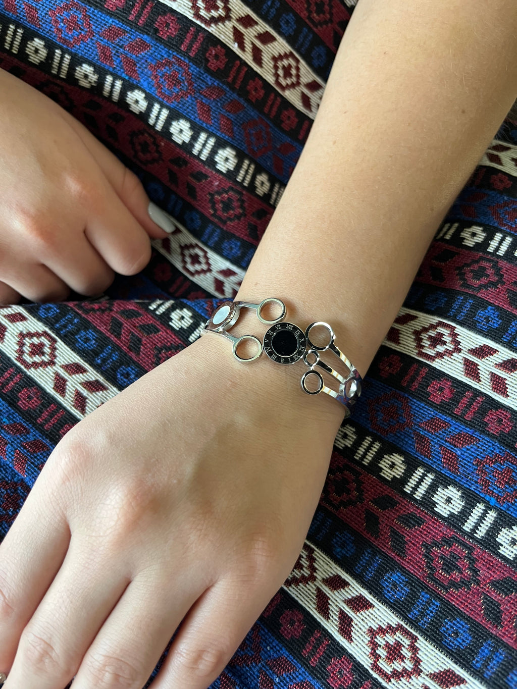 Stainless Steel Roman Numeral Bracelet - SCBR8N09 - BUJIX