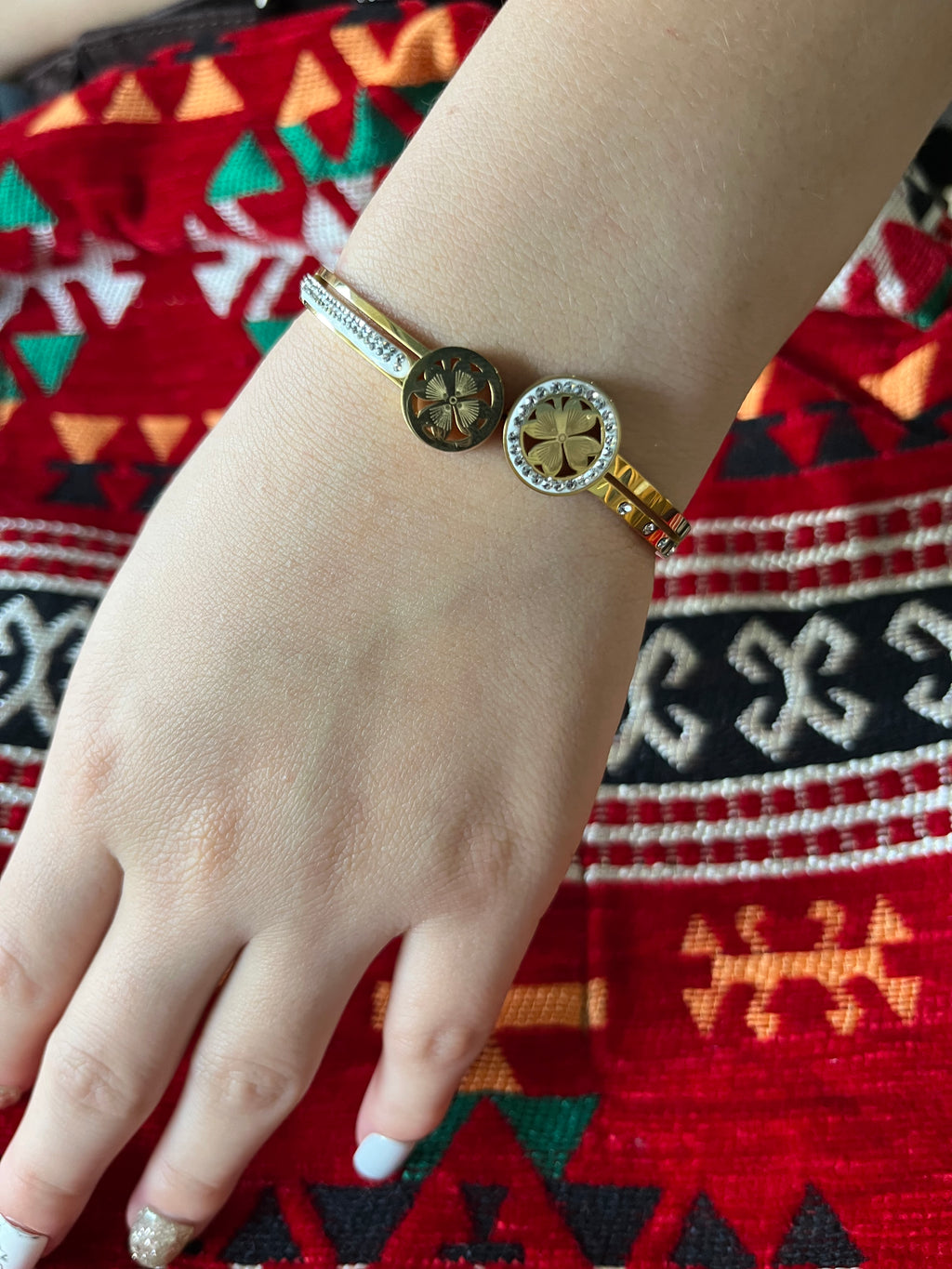 Stainless Steel Clover Bracelet - SCBR8N18 - BUJIX