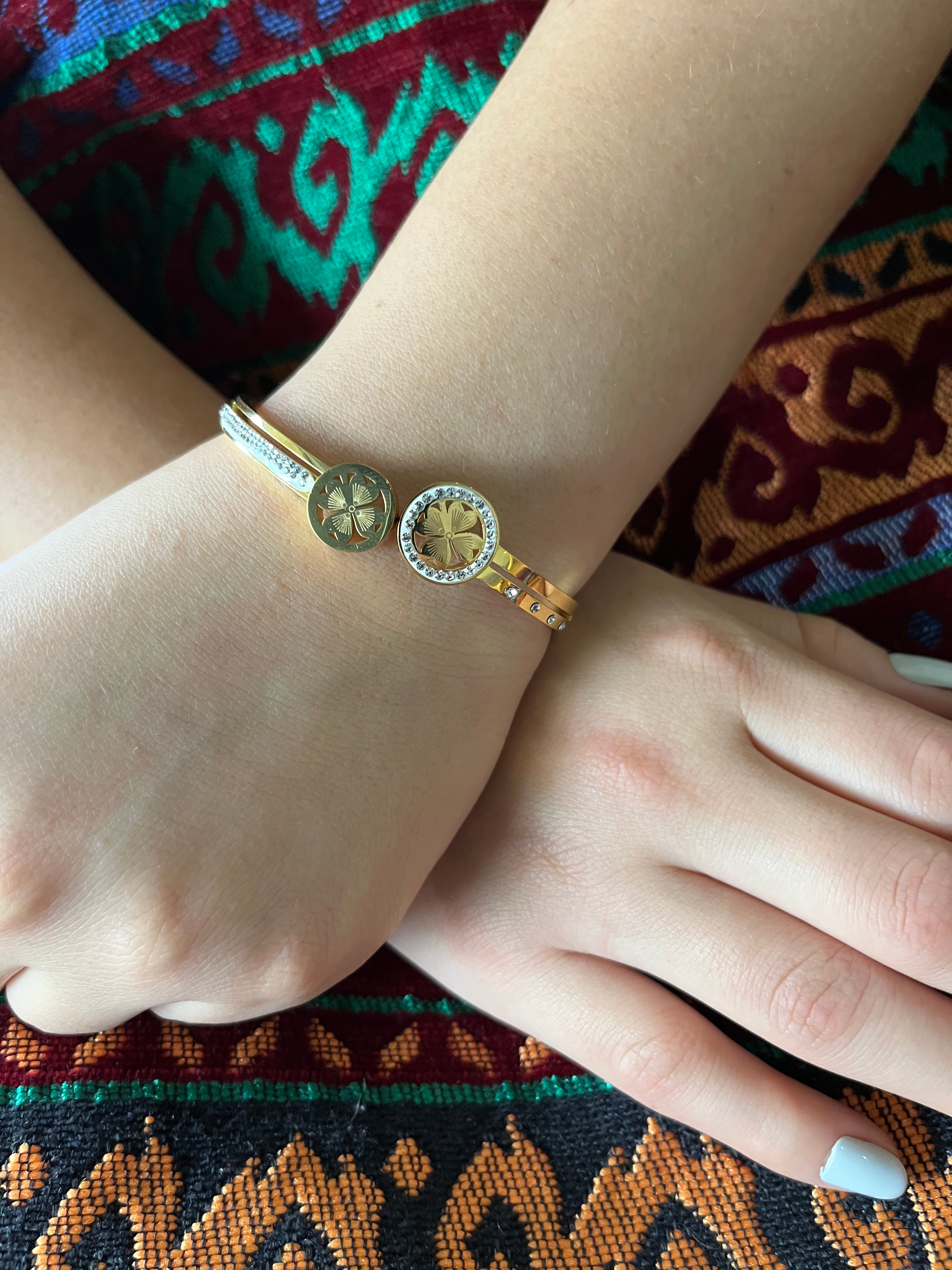 Stainless Steel Clover Bracelet - SCBR8N18 - BUJIX