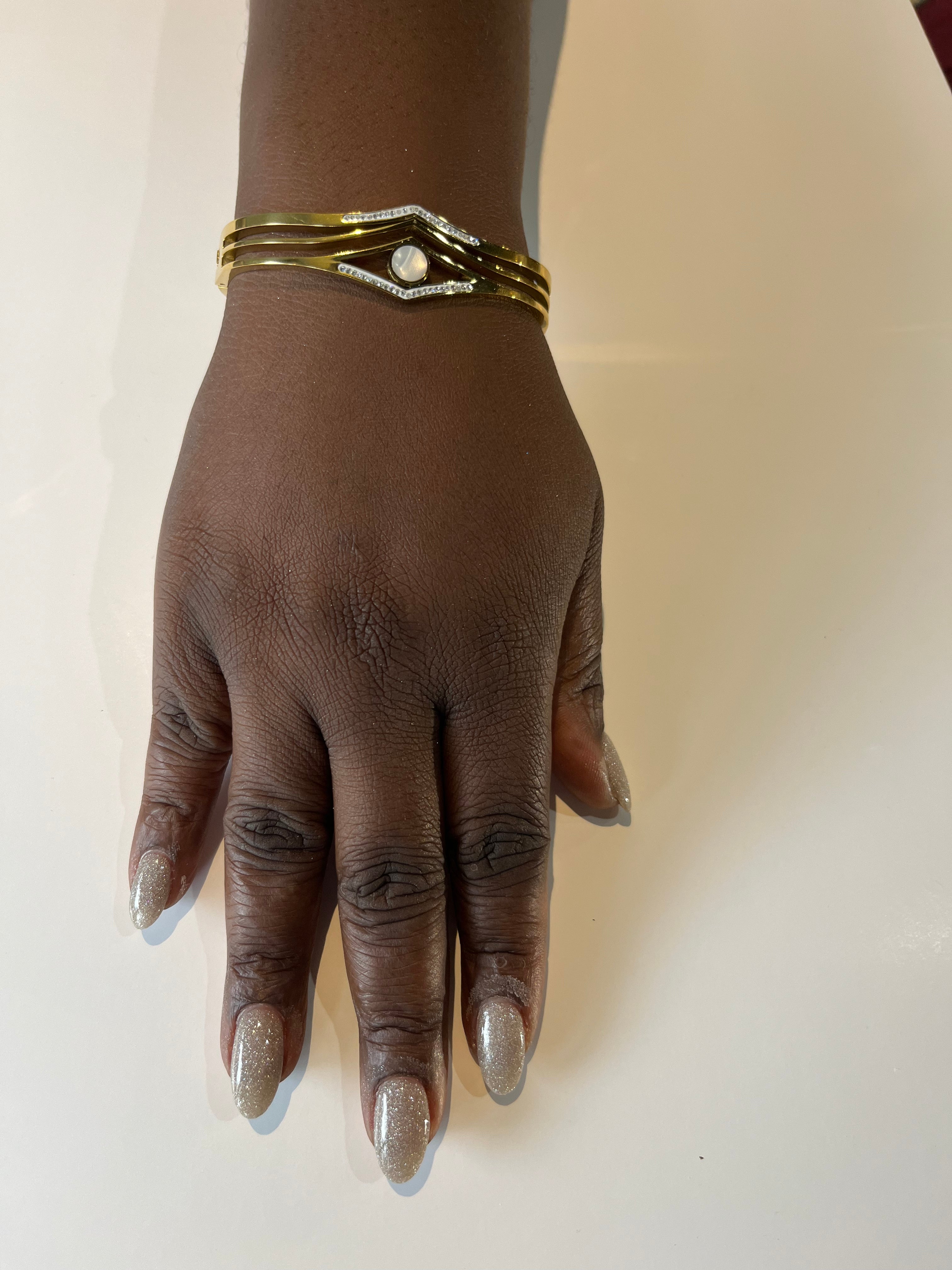 Stainless Steel Bracelet with Pearl Stone - SCBR5N10 - BUJIX