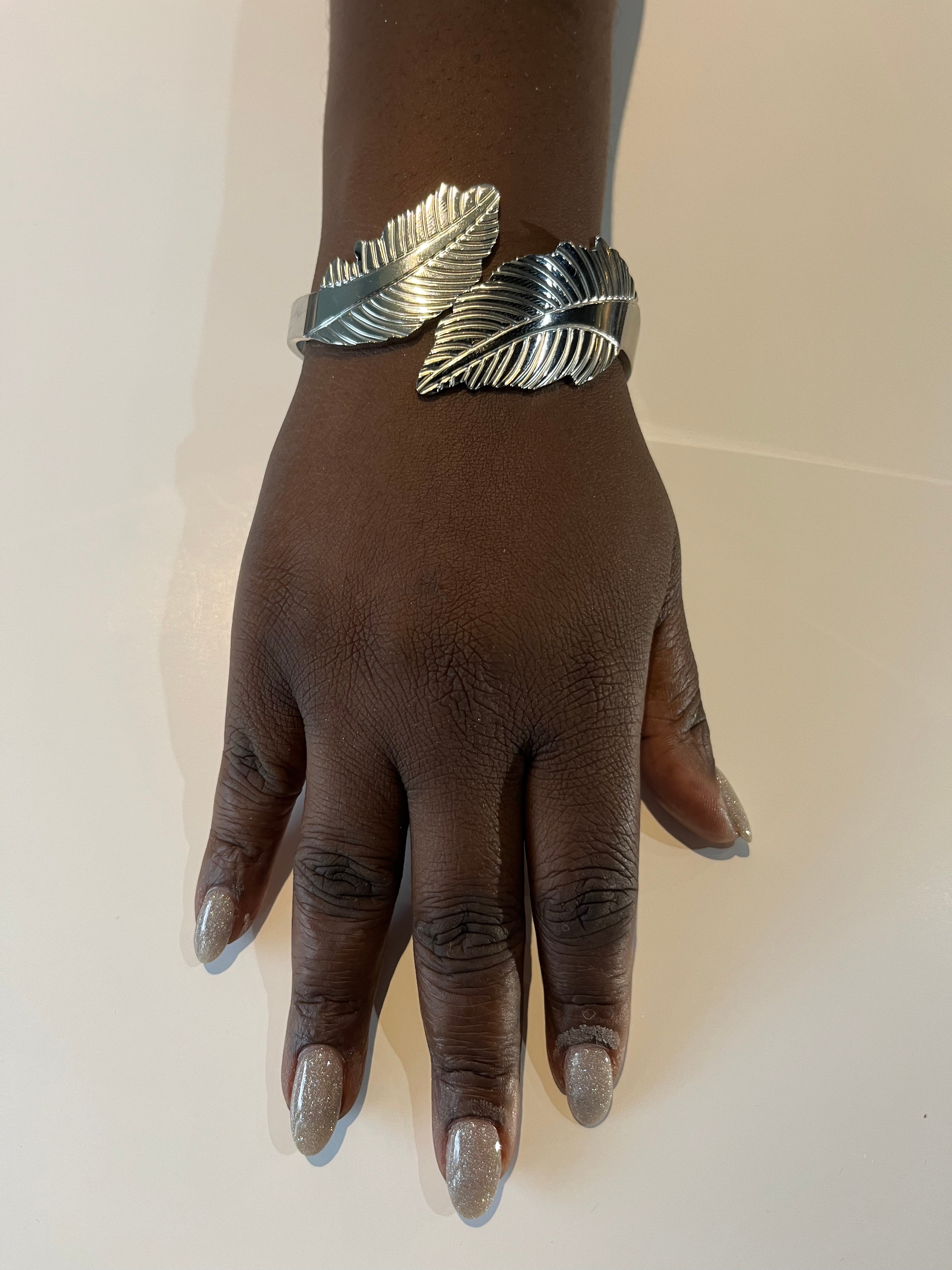 Stainless Steel Leaf Bracelet - SCBR7N10 - BUJIX