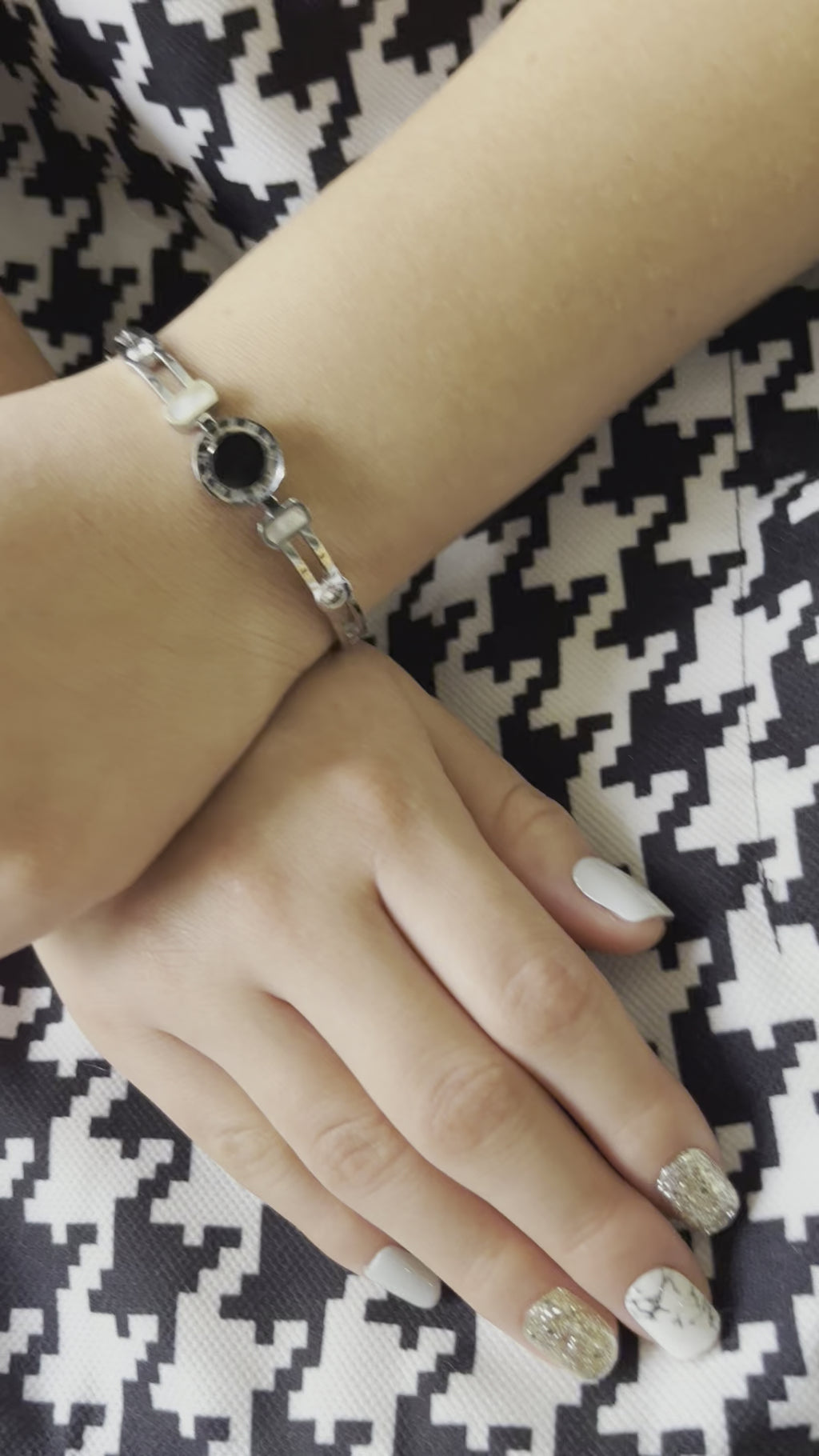 Stainless Steel Bracelet with Roman Numerals - SCBR2N9