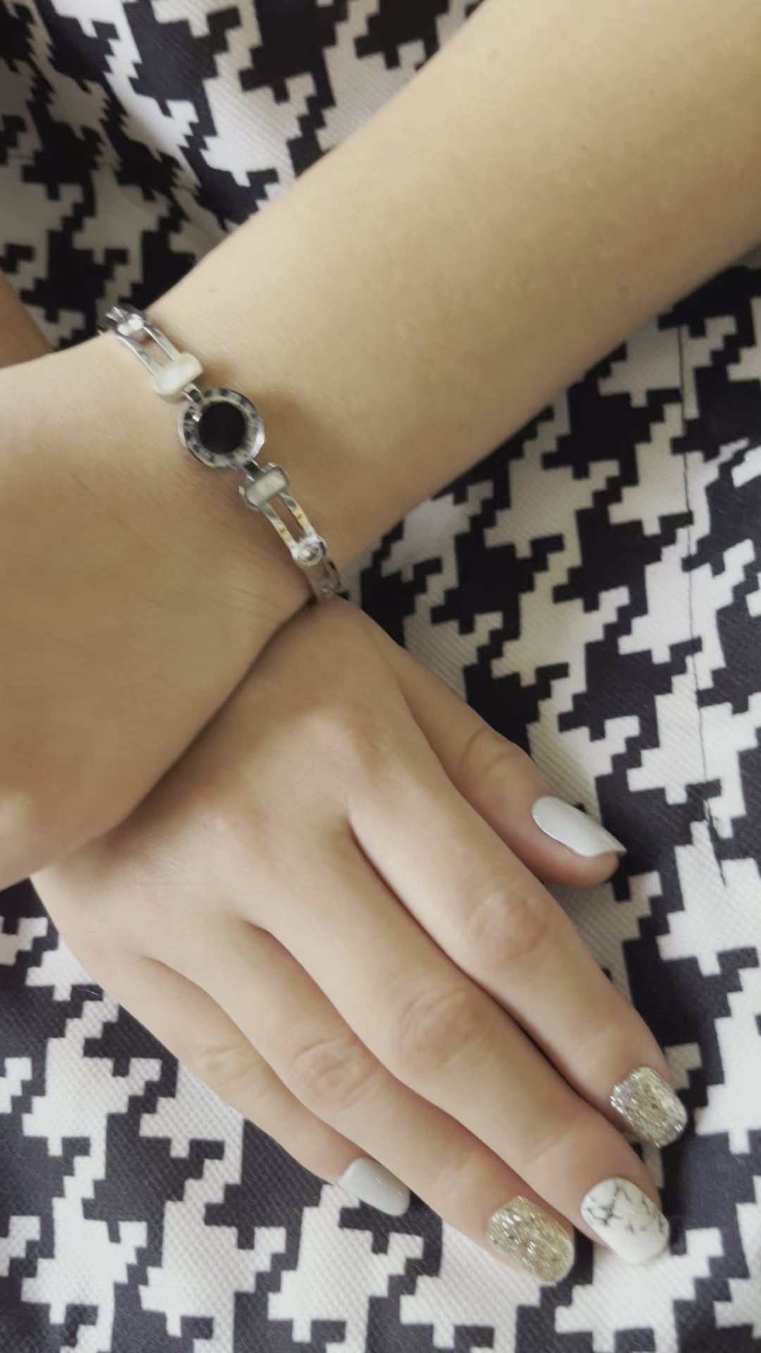 Stainless Steel Bracelet with Roman Numerals - SCBR2N9