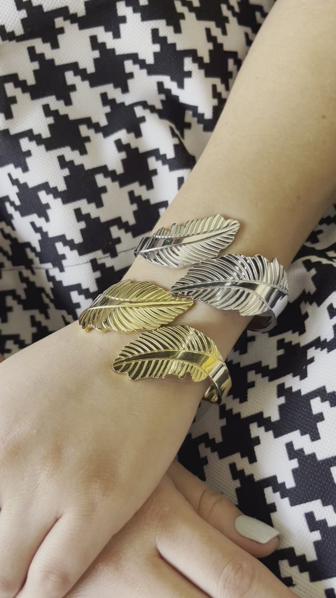 Stainless Steel Leaf Bracelet - SCBR7N10