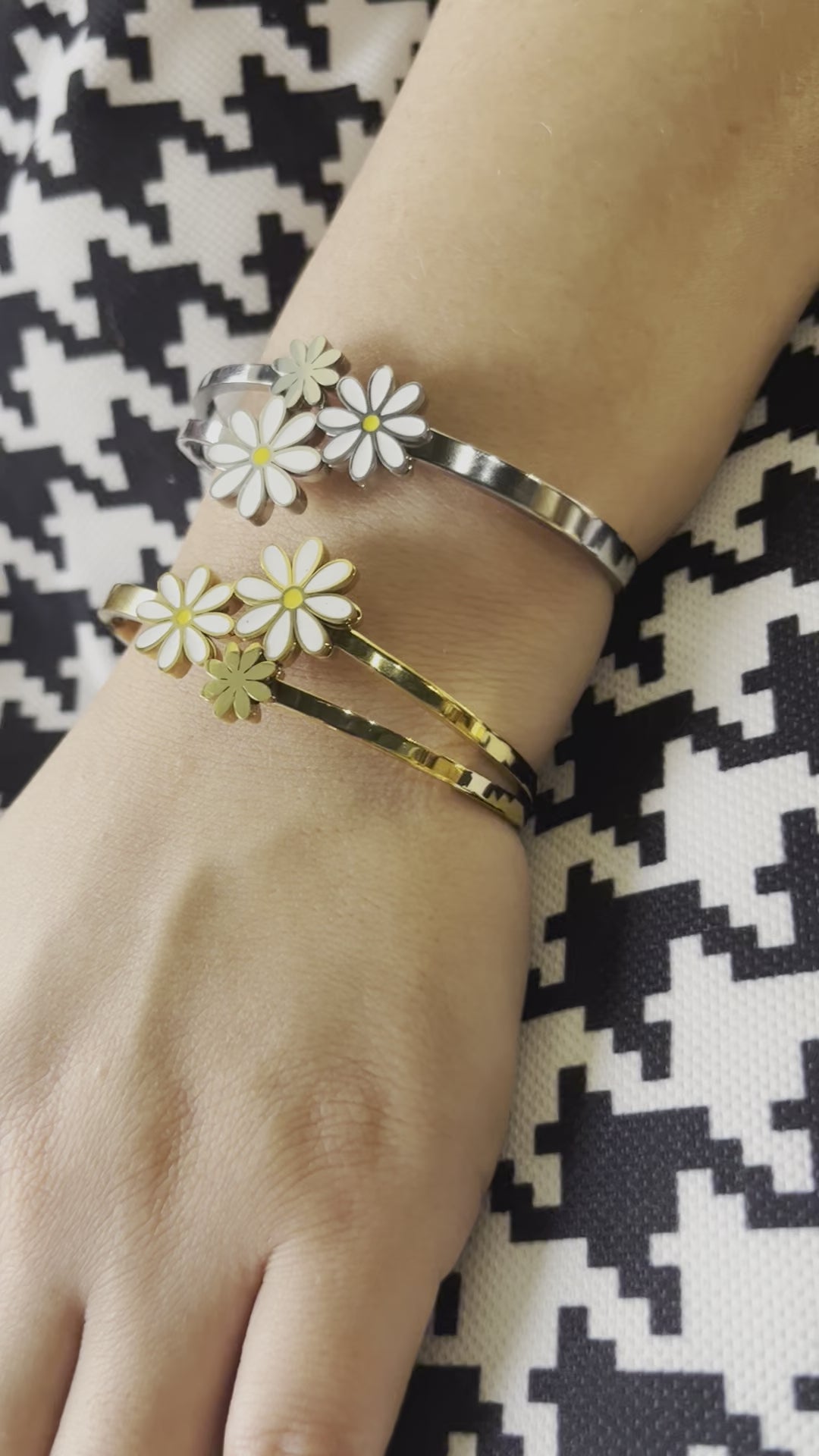 Stainless Steel Daisy Bracelet - SCBR1N3