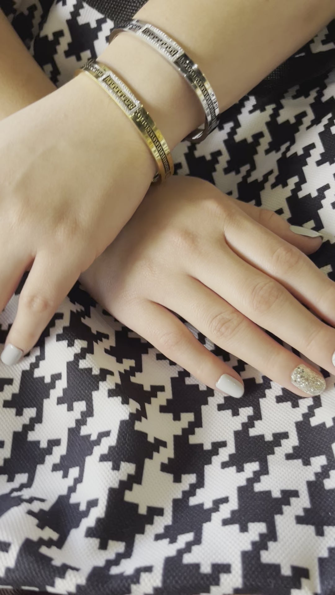 Stainless Steel Bangle Bracelet - SCBR6N09