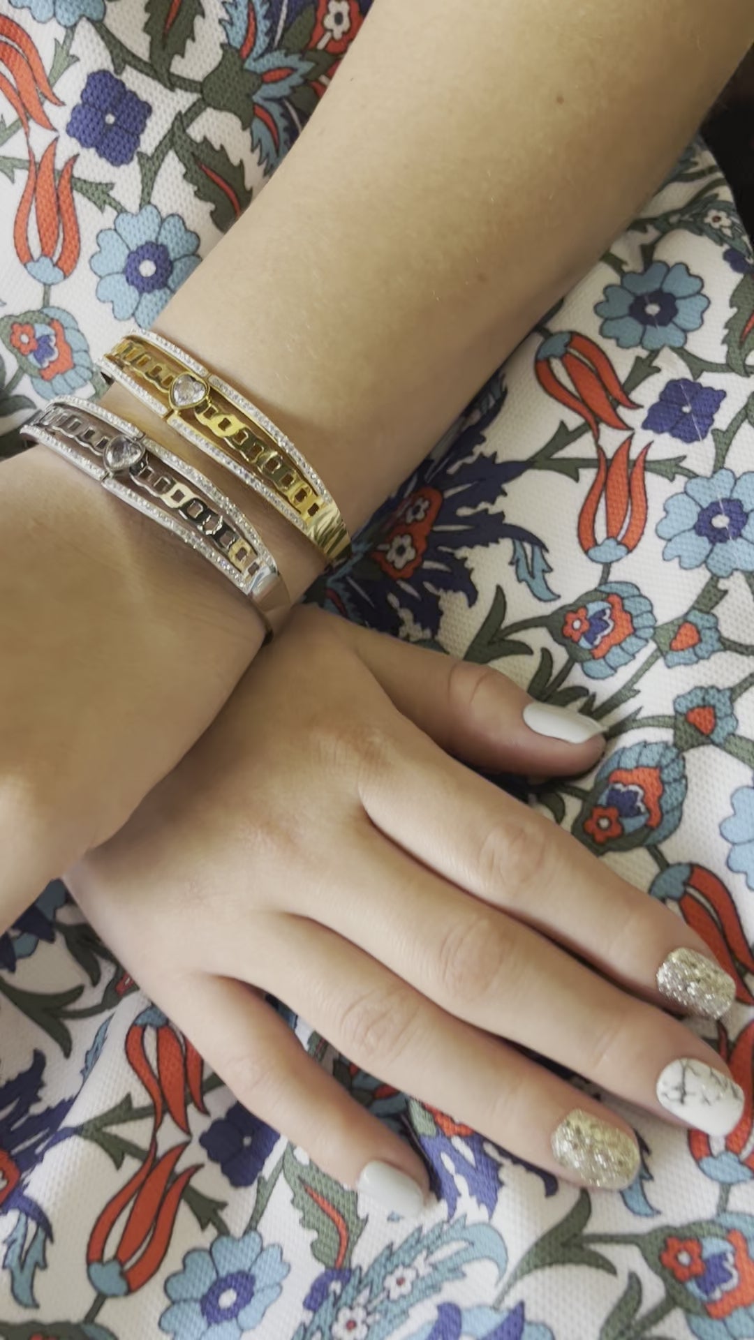 Stainless Steel Heart Bracelet - SCBR3N10