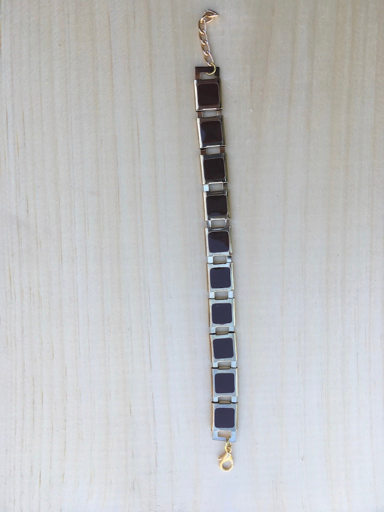 Crystal Bead Bracelet Set with Rotating Jewelry Display Stand